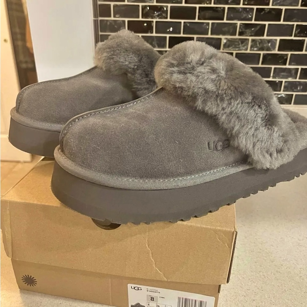 NWT UGGS gray platform
